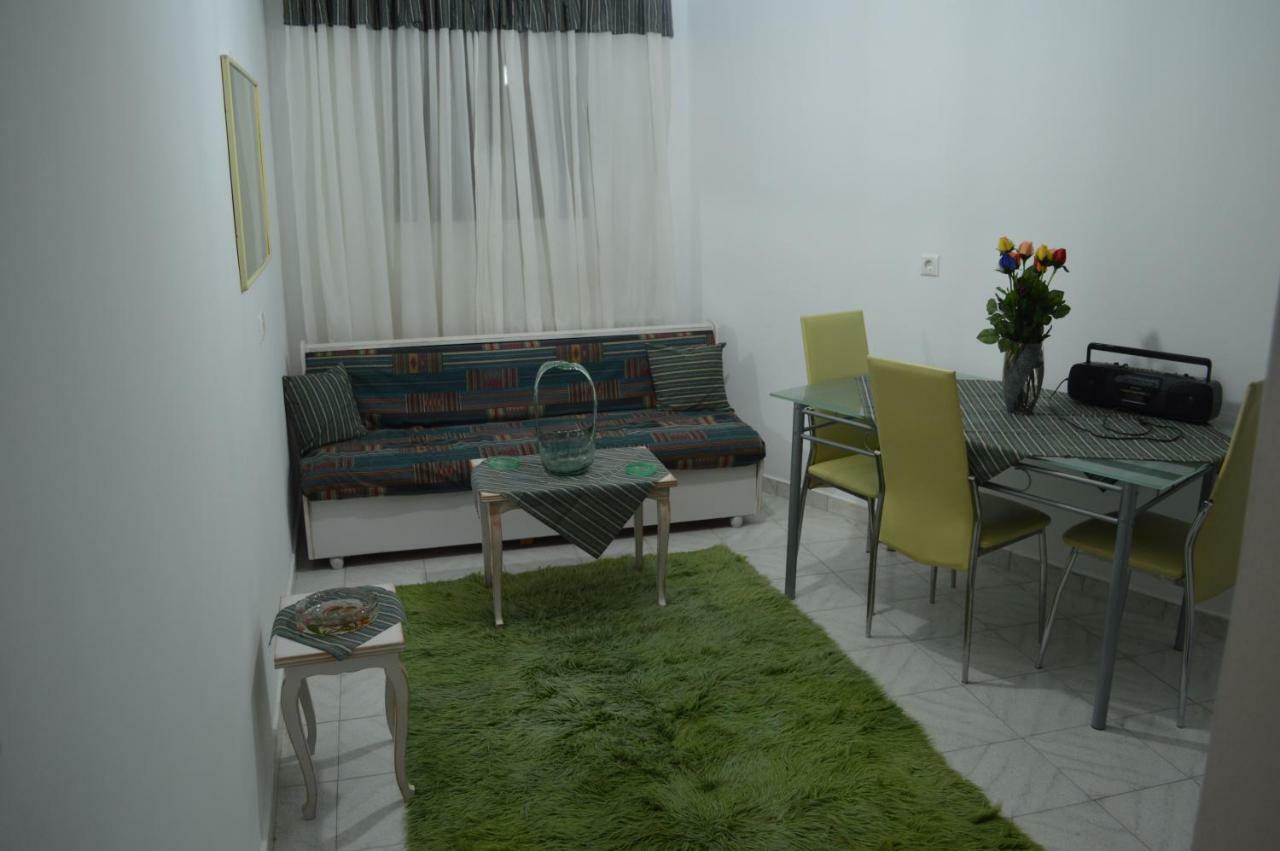 Apartment In The Center Of Aigio F Экстерьер фото