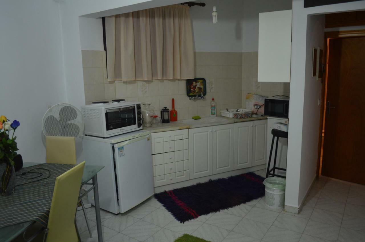 Apartment In The Center Of Aigio F Экстерьер фото