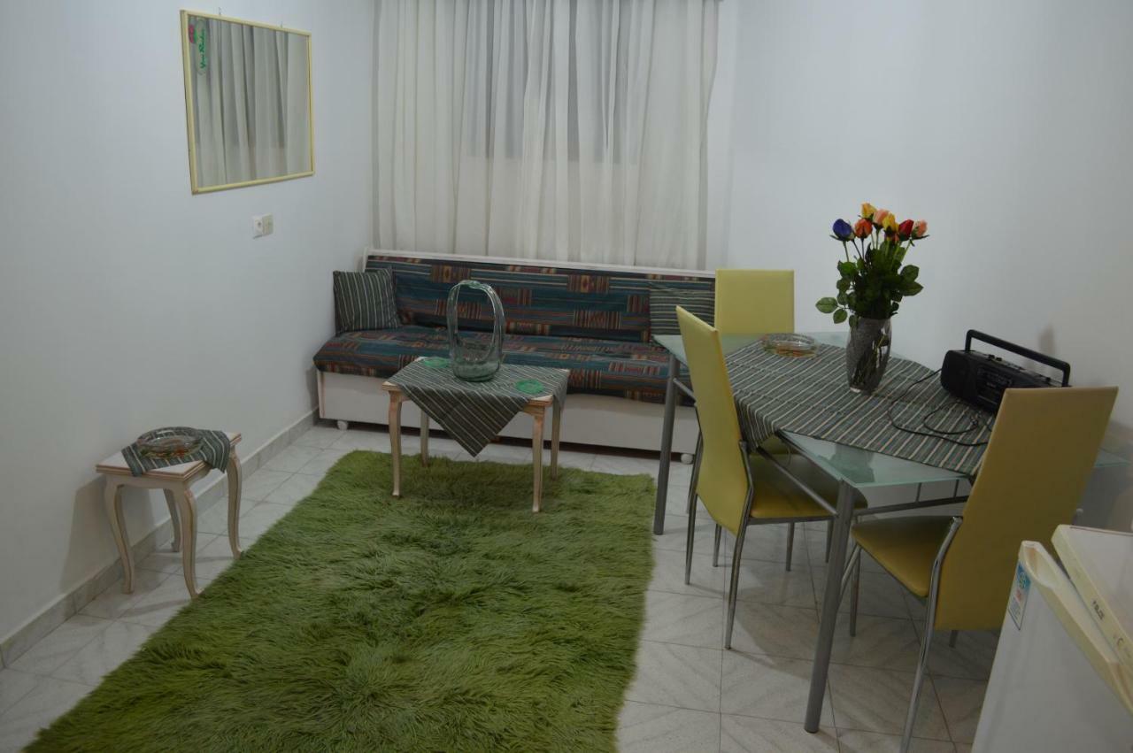 Apartment In The Center Of Aigio F Экстерьер фото